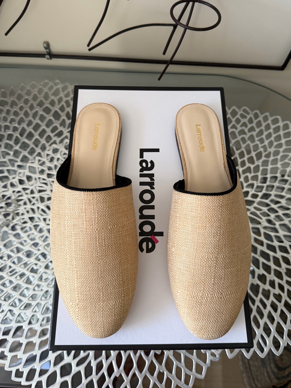 Larroude Venice Flat Mule In Beige Raffia and Leather w Black Trim Size 8 NIB